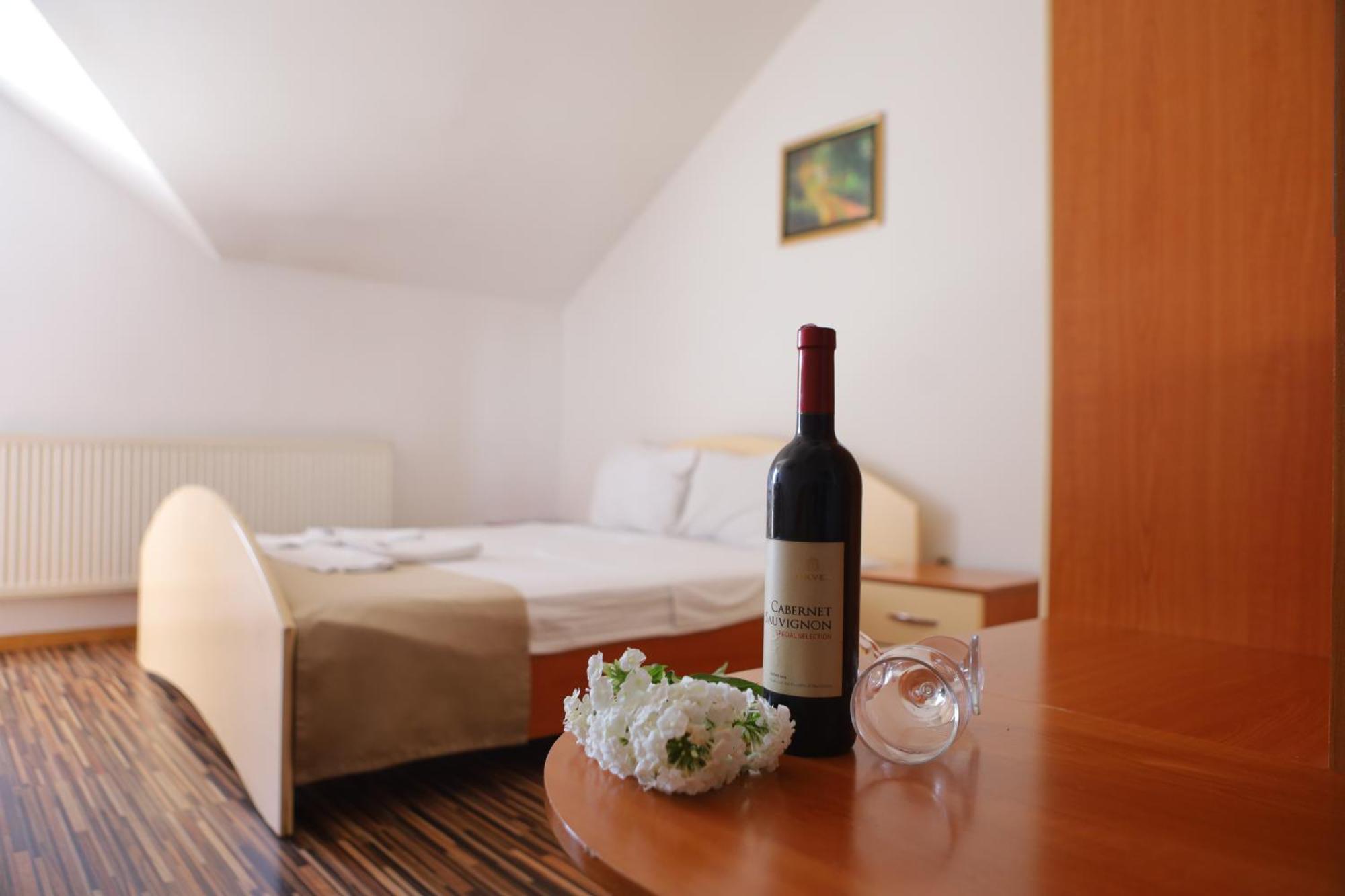 Arabella Hotel Kičevo Zewnętrze zdjęcie